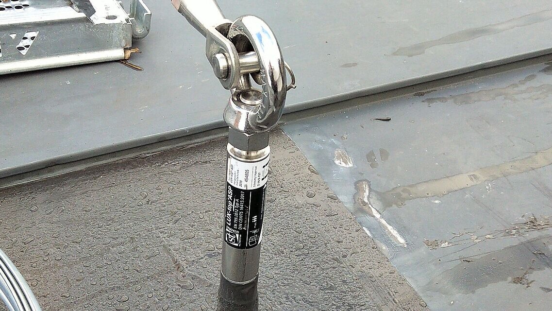Absturzsicherung für die notwendigen Dacharbeiten.