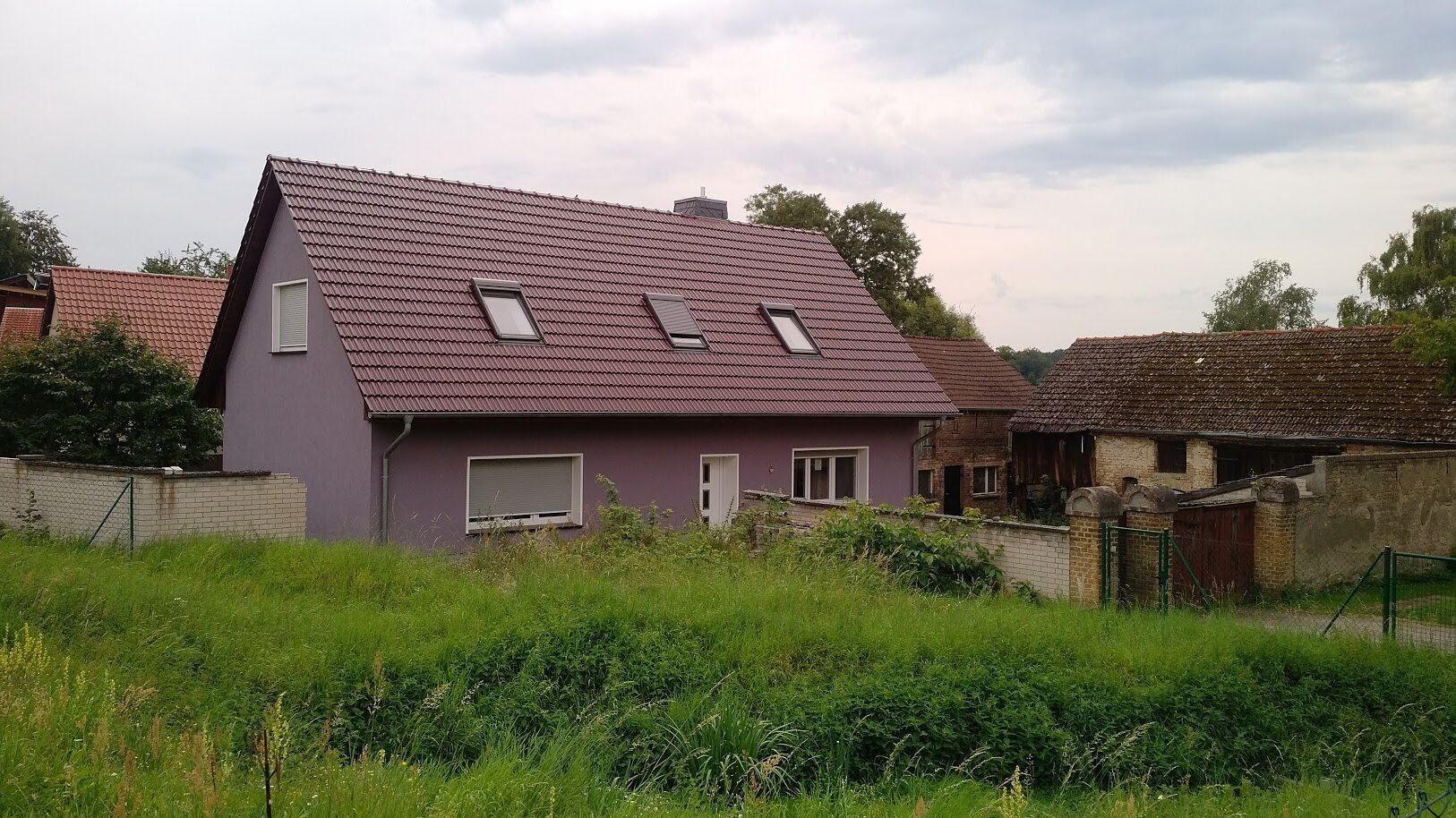 Fertiggestelltes Einfamilienhaus nach der Sanierung.