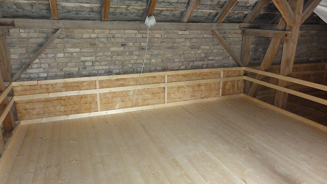 Holzboden im Kaltdachraum